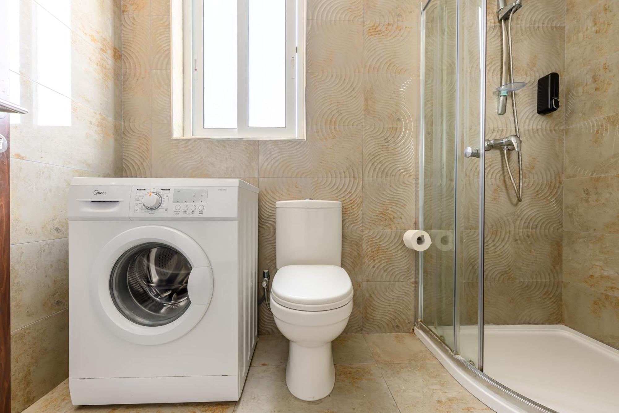 F11 Room 3, Private Room Two Single Beds Shared Bathroom In Shared Flat Msida Exterior photo