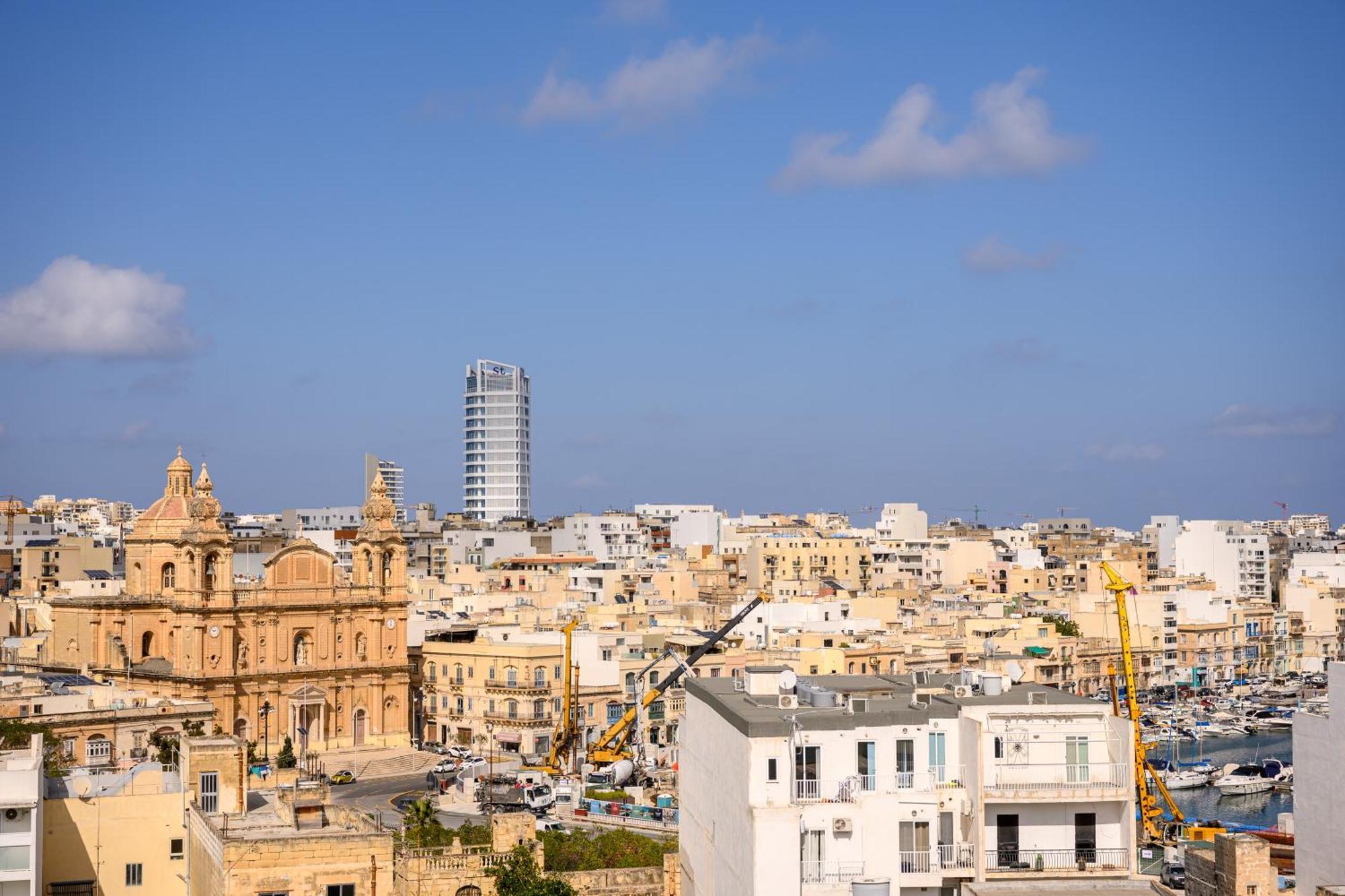 F11 Room 3, Private Room Two Single Beds Shared Bathroom In Shared Flat Msida Exterior photo